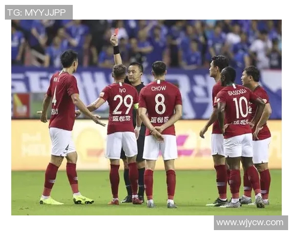 赛后分析:上海足球队与南京足球队在比赛中的战术灵活性对比探讨