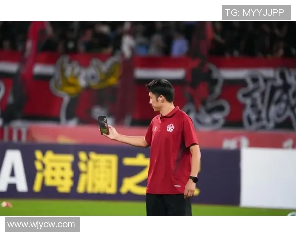 足球明星进球后击掌庆祝的精彩瞬间与背后故事解析 足球明星进球后击掌庆祝的精彩瞬间与背后故事解析