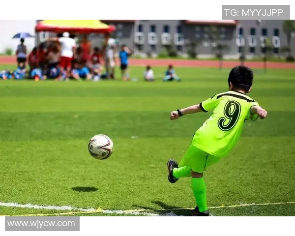 南京足球队荣登全国足球配合排行榜第十名展现实力与团队精神 南京足球队荣登全国足球配合排行榜第十名展现实力与团队精神